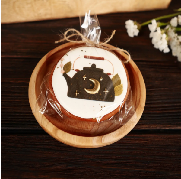Набір Sweet Box M (чай, свічка з вощини, пряник, листівка)